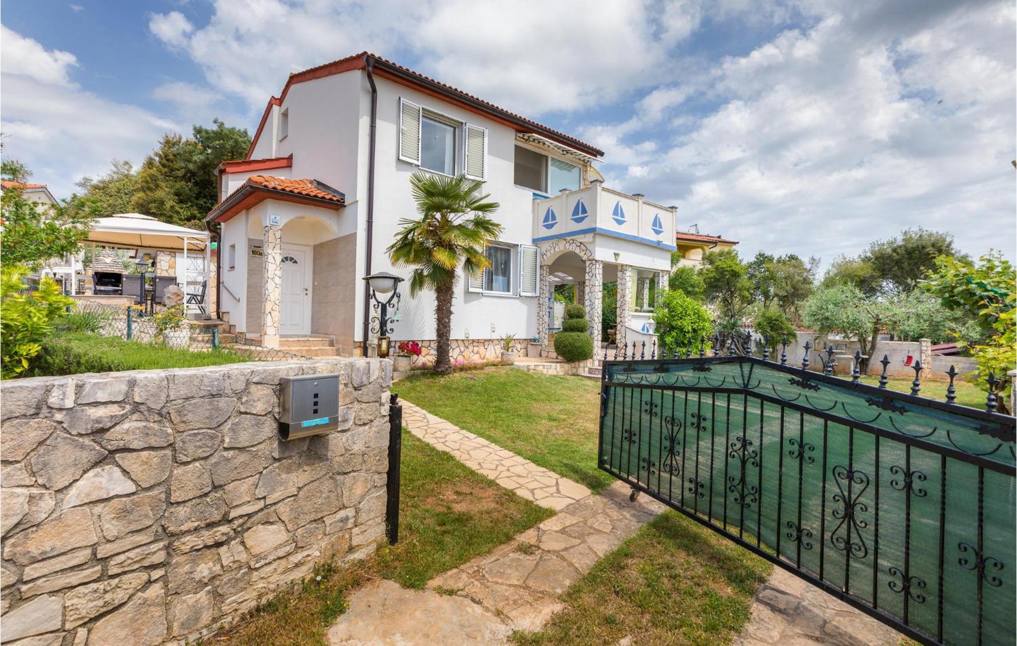 Beautiful Apartment In Barbariga With Kitchen Exterior foto